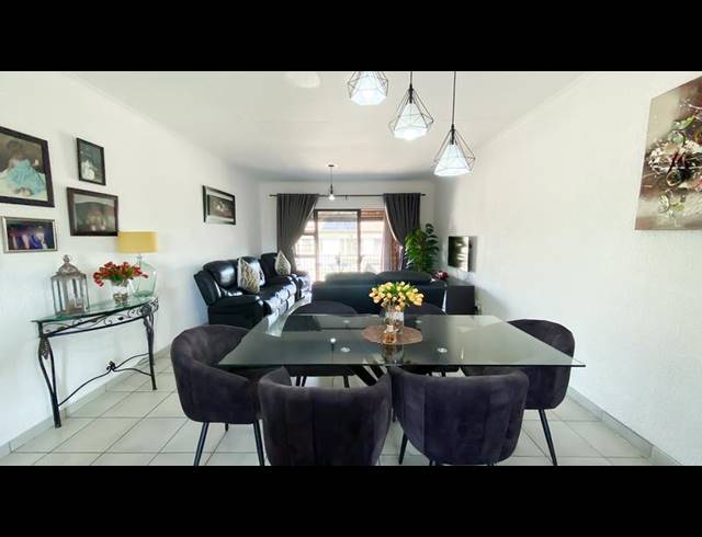 3 BEDROOM TOWNHOUSE FOR SALE IN NEWMARKET